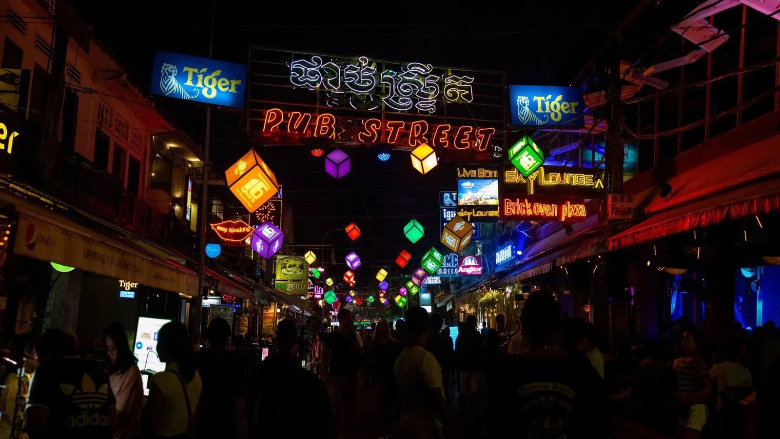 Evening stroll through a Khmer night market