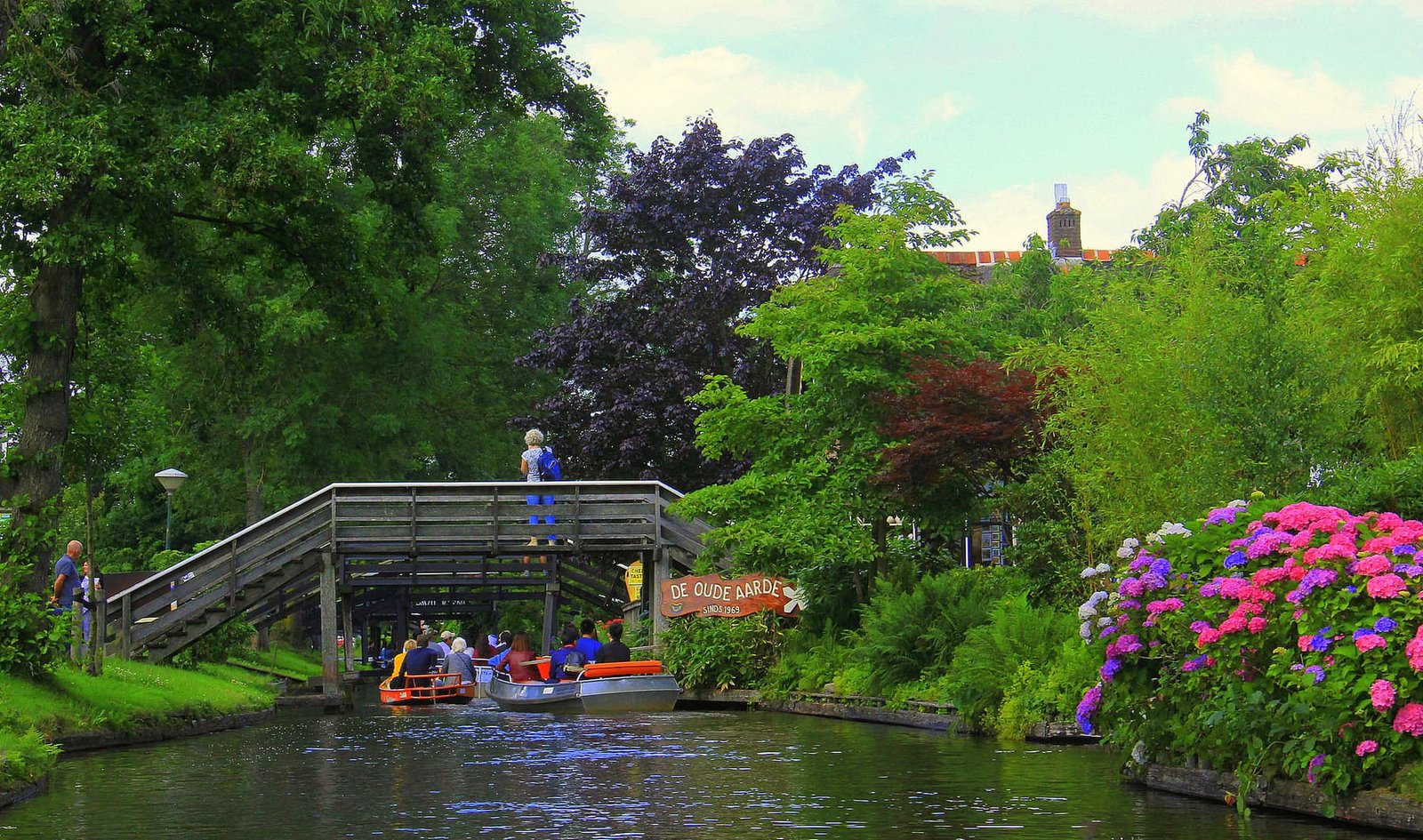 Glide the canals of a village with almost no roads