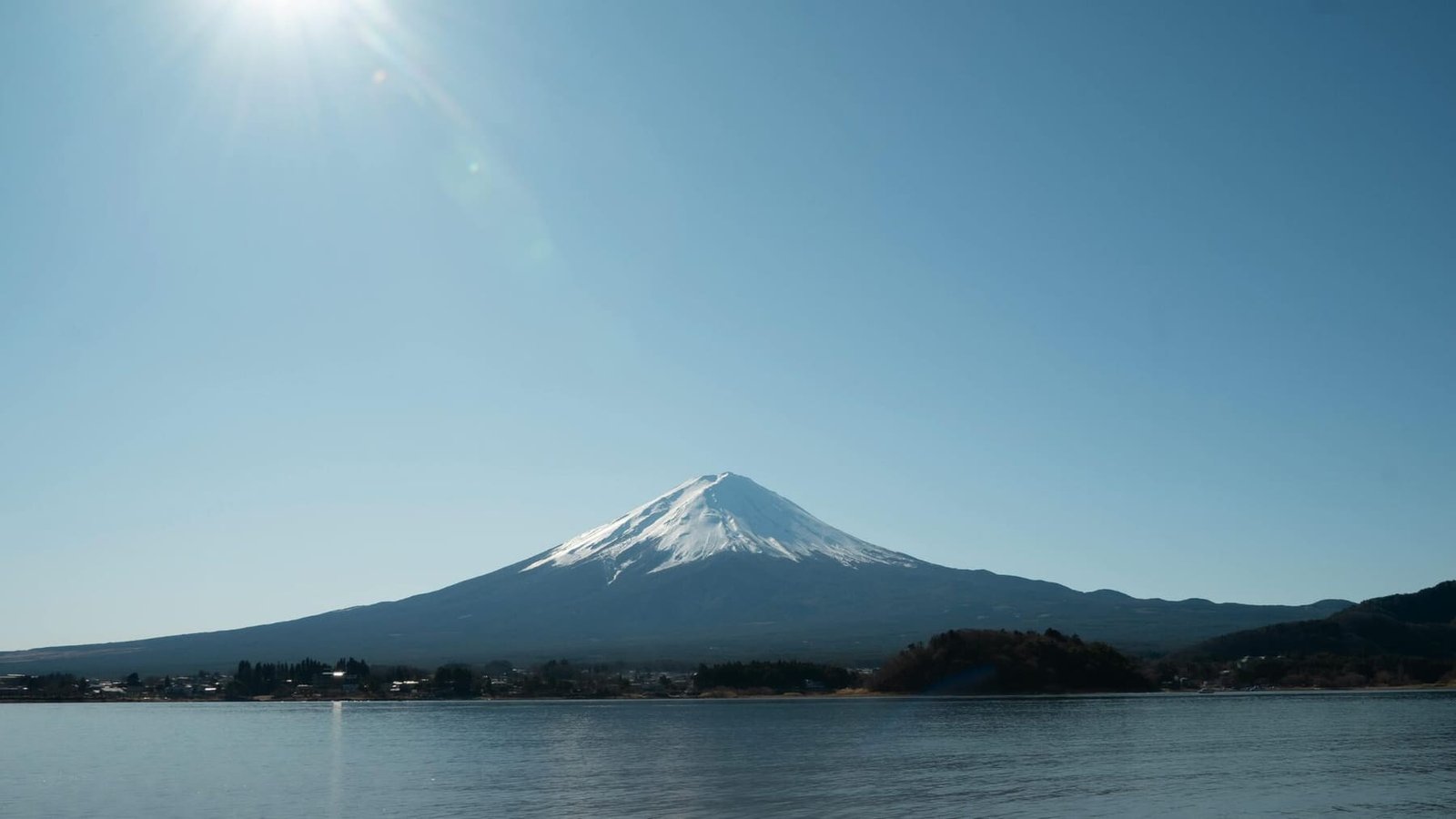 Soak in an onsen with views of Mount Fuji
