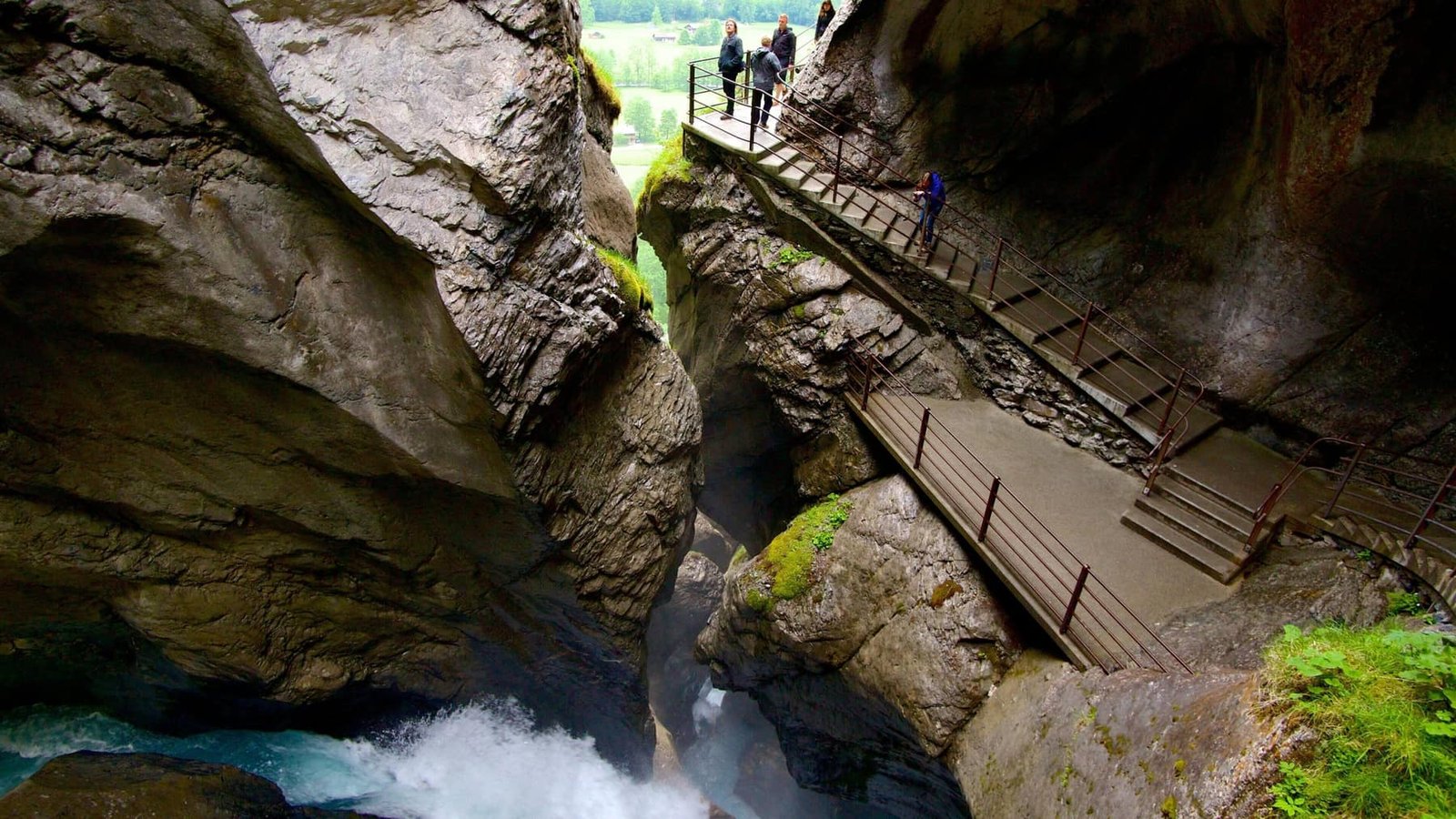 Walk inside a glacier waterfall at Tr&uuml;mmelbach