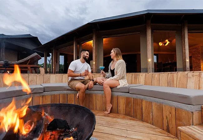 An extra night by the fire on safari