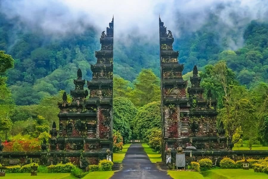 The Cultural Coast & Royal Escapes